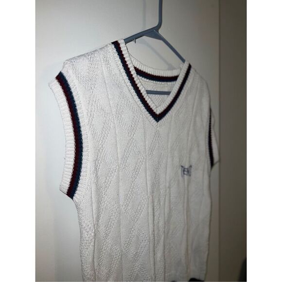 Men’s Original White Oxford Preppy Sweater Vest  MEDIUM - Picture 2 of 6